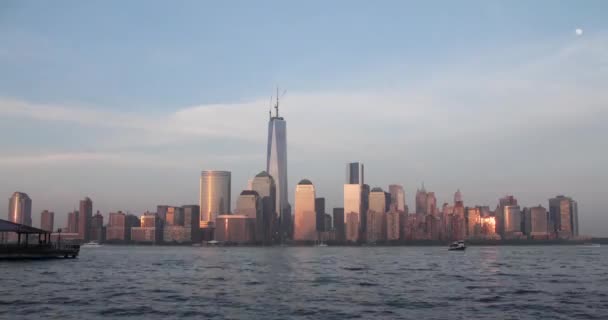 Нижний Манхэттен с рекой Гудзон — стоковое видео