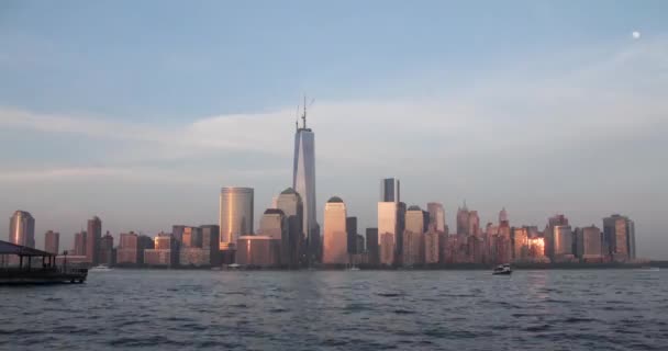 Bajo Manhattan con el río Hudson — Vídeo de stock