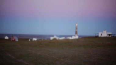 Alacakaranlıkta, Cabo Polonio kıyısındaki deniz feneri 