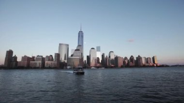 Manhattan kent merkezinin yakınındaki Hudson Nehri Feribot Tekne 