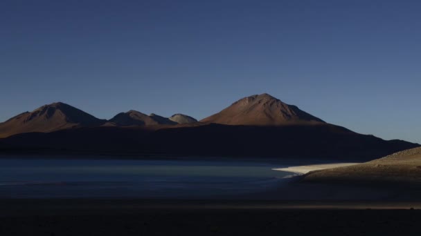 Time lapse of night falling over volcanoes — Stock Video