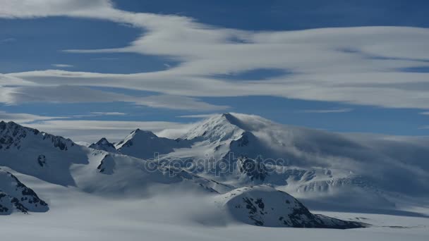 原始、 白雪覆盖的山脉 — 图库视频影像