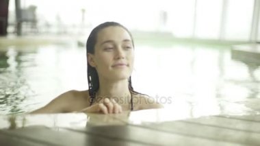 genç kadın rahatlatıcı Spa