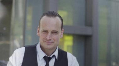 genç yakışıklı işadamı