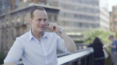 genç yakışıklı işadamı