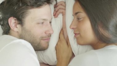 Çift yatakta rahatlatıcı  