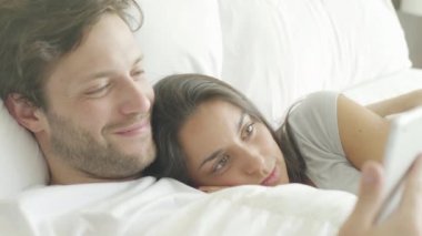 Çift yatakta rahatlatıcı  