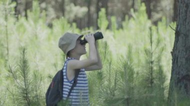 Dürbün ile ormanda keşfetmek çocuk