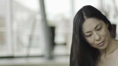 Kaplıca salonundaki kadın.