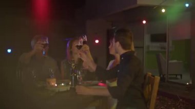 akşam yemeği arkadaşlar