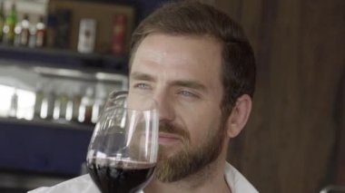  şarap tadımı adam