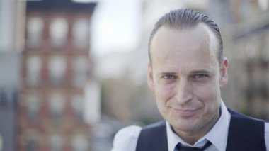 genç yakışıklı işadamı