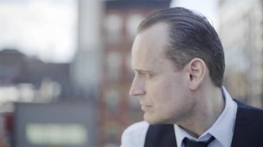 genç yakışıklı işadamı