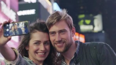 New York'ta mutlu bir şekilde vakit çift yolcuları 