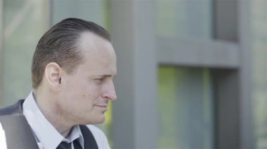 genç yakışıklı işadamı