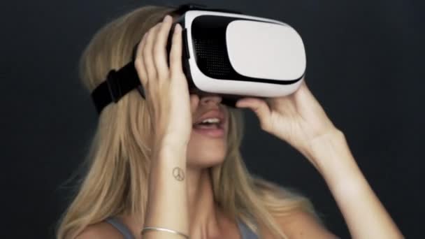 Virtual reality simulator — Stock Video