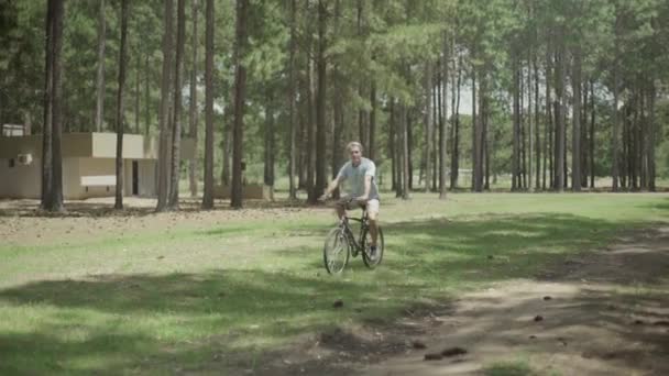 Homme mûr vélo — Video