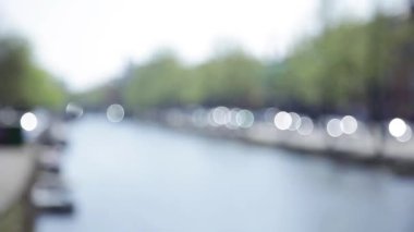 Yerleşik tekneler ile kaplı kanal