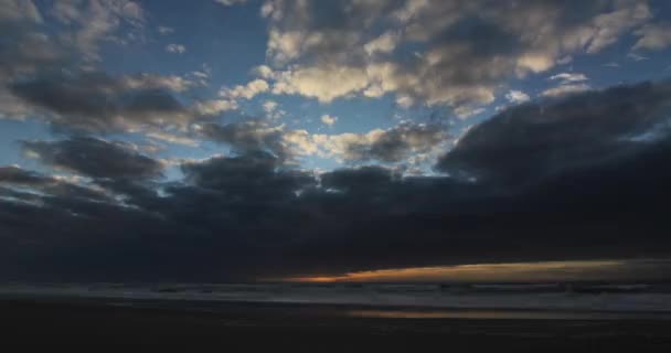 Tempo de queda do céu durante a hora do pôr do sol — Vídeo de Stock