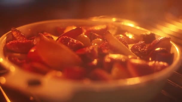 Cuisson de dessert au four — Video