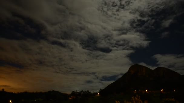 Time lapse of clouds moving in night sky — Stock video