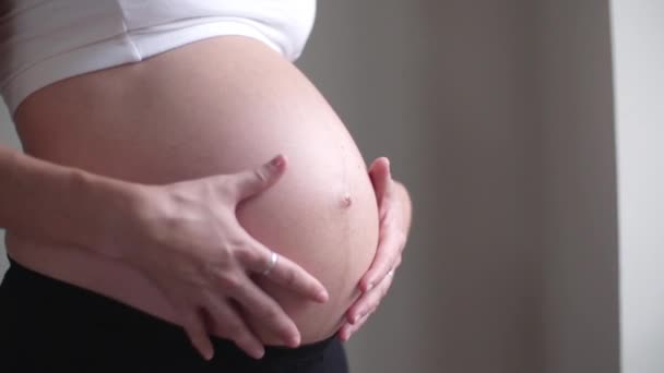 Close-up da mulher grávida — Vídeo de Stock