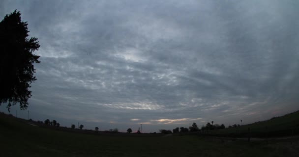 Cielo nublado de día a noche — Vídeos de Stock