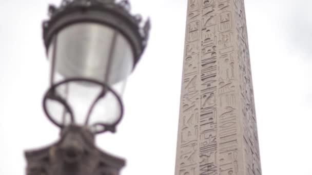 Jeroglíficos sobre el Obelisco en París — Vídeo de stock