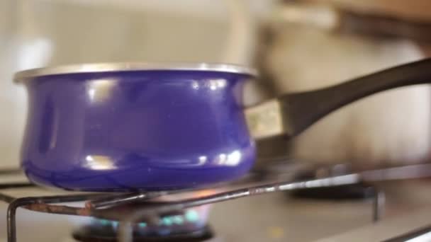 Pan stovetop főzéshez — Stock videók