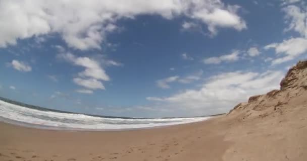 День на пляже, потеря времени — стоковое видео