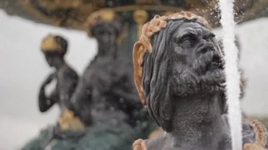 Statues at Fontaine des Mers