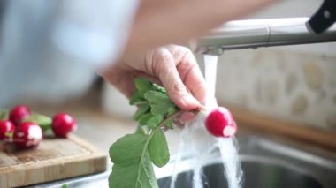 Kadın çamaşır turp  