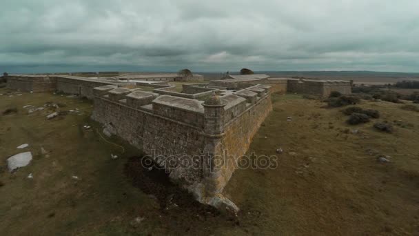 Antigua muralla fortificada en Uruguay — Vídeo de stock