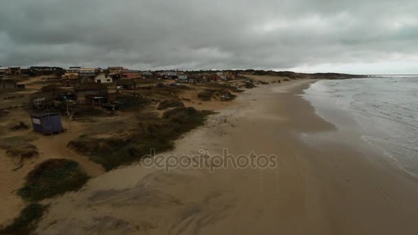 海岸沿い村の空撮 — ストック動画