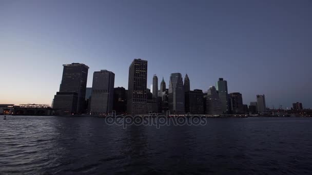 Waterkant wolkenkrabbers in Downtown Manhattan — Stockvideo