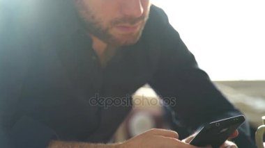 adam smartphone ile rahatlatıcı 