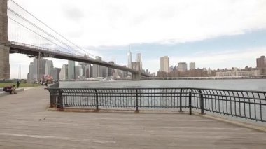 Doğu İmparatorluğu-Fulton feribot Devlet Park Bakınlan Nehri'ne 