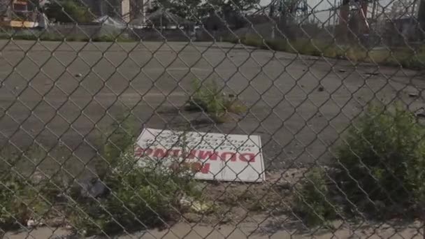 Sign fallen on ground — Stock Video