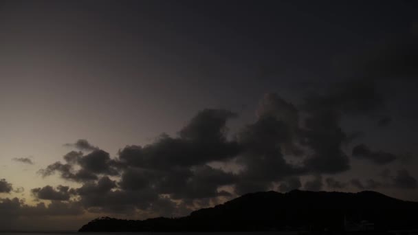 Nubes Altas Las Montañas Vista Panorámica — Vídeos de Stock