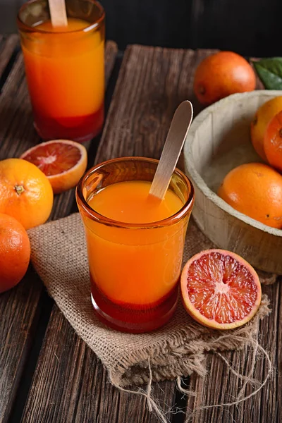 Orangensaft aus Sizilien — Stockfoto