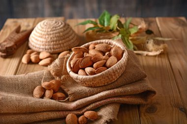 sepet kabuğundaki badem