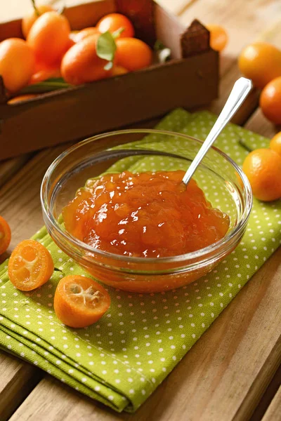 Mermelada kumquat casero en el tazón de cristal —  Fotos de Stock