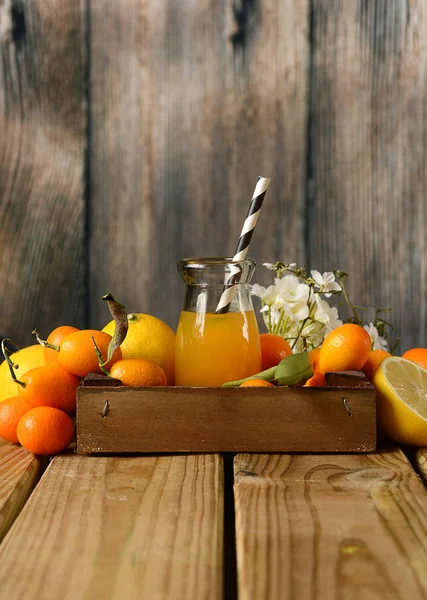 柑桔汁水果周围 — 图库照片