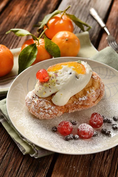 Fried cream puffs with ricotta and candied fruit - traditional S — Stock Photo, Image