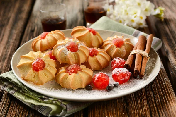 Cinnamon cookies decorated with candied cherries — Stock Photo, Image