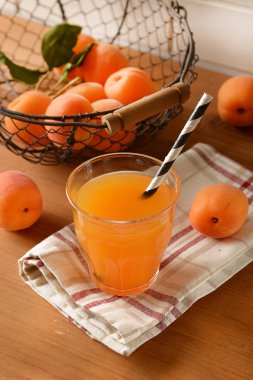 Kayısı suyu cam meyve