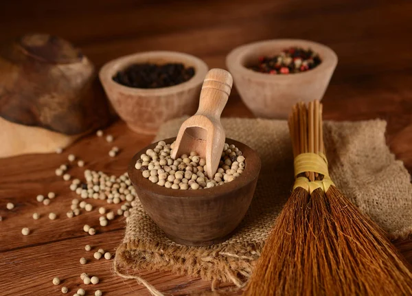 White pepper in wooden bowl - closeup — Stock Photo, Image