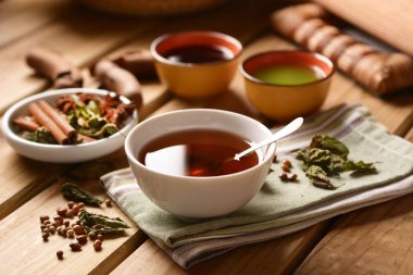 bitkisel çay kase malzemelerle rahatlatıcı