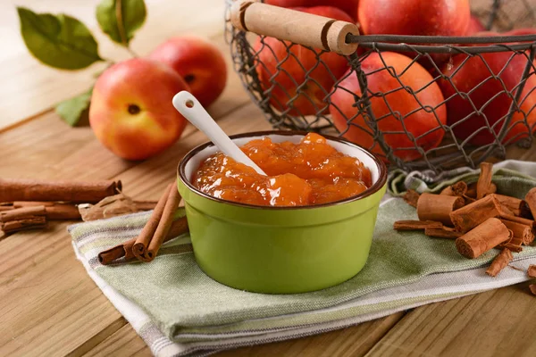 Homemade peach jam with fruit around — Stock Photo, Image