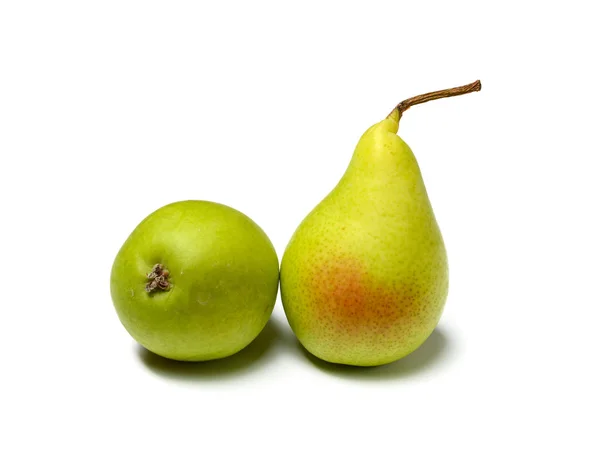 Dos peras verdes sobre fondo blanco —  Fotos de Stock